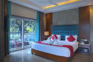 Deluxe Suite | Egyptian cotton sheets, premium bedding, individually furnished, desk - Basilica Resort - Where Luxury Redefines (Panchgani)