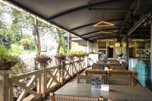 Dining room - Basilica Resort - Where Luxury Redefines (Panchgani)