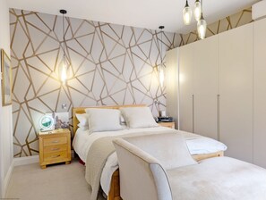 3 quartos, ferros/tábuas de passar roupa, Wi-Fi, roupa de cama