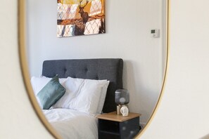 4 habitaciones, tabla de planchar con plancha, wifi y ropa de cama 
