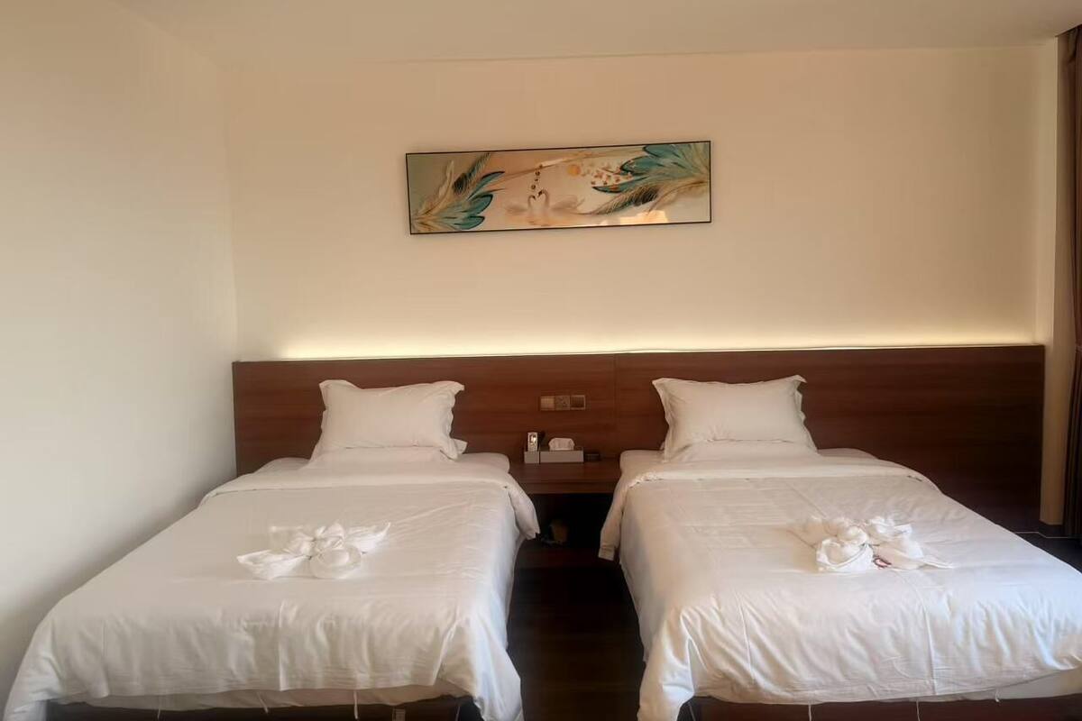 Basic Twin Room | Premium bedding, down comforters, desk, blackout drapes