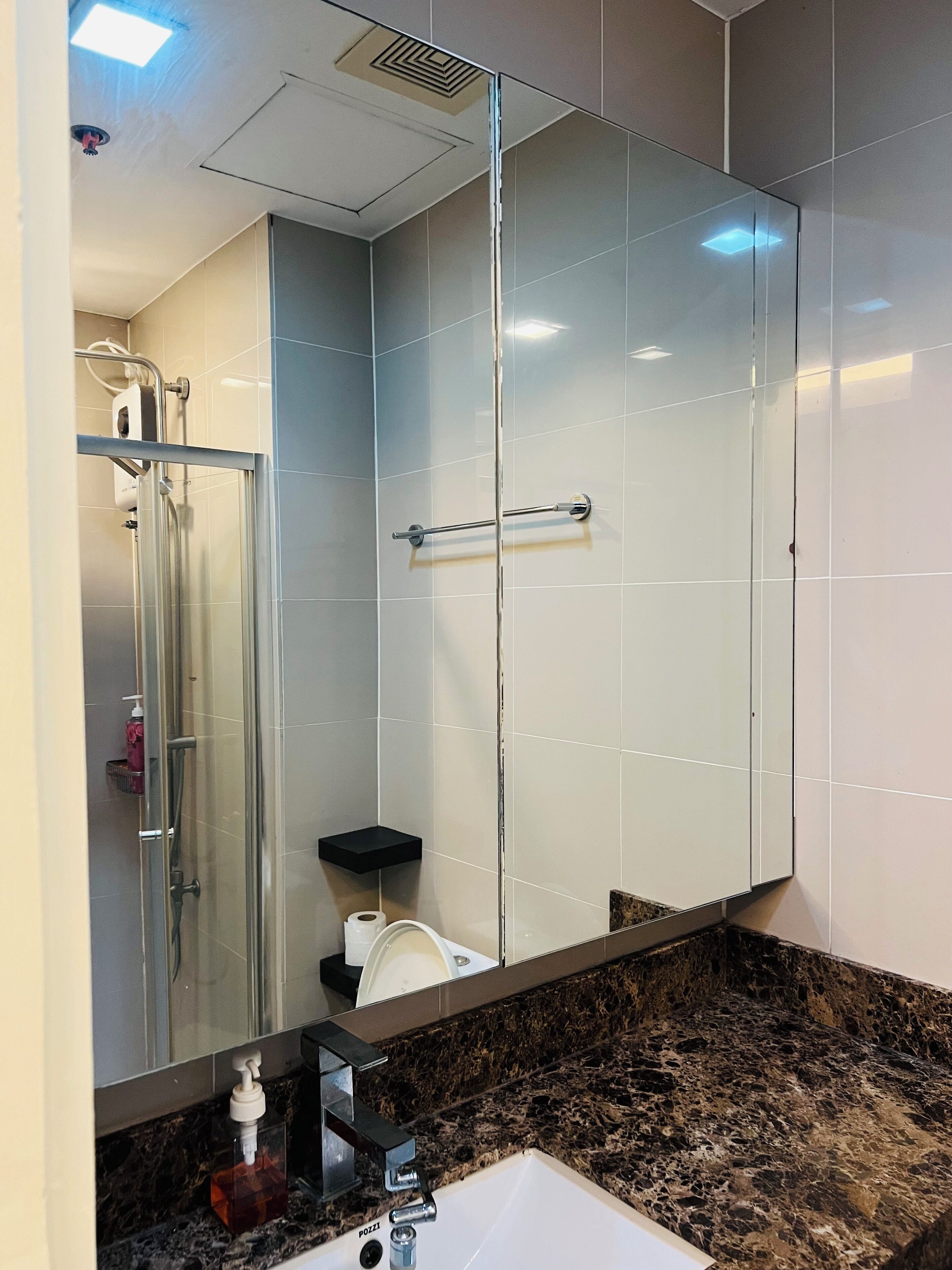 Bidet, towels, soap, shampoo