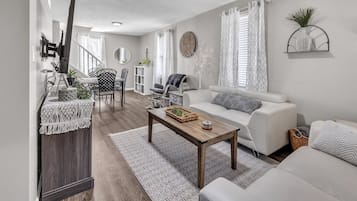 House, 3 Bedrooms | Living area | Smart TV, streaming services