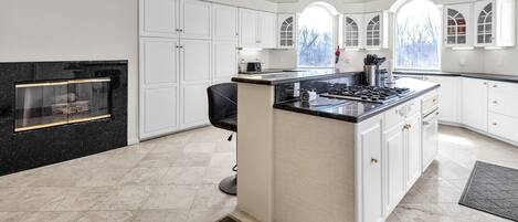 Villa, 5 chambres | Cuisine privée | Réfrigérateur, four, cafetière/bouilloire, grille-pain