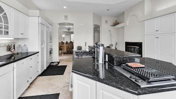 Villa, 5 Bedrooms | Private kitchen | Fridge, oven, coffee/tea maker, toaster