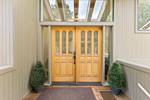 House, 5 Bedrooms | Exterior detail