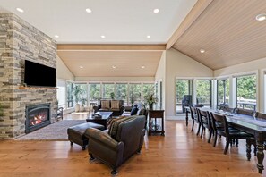 House, 5 Bedrooms | Interior