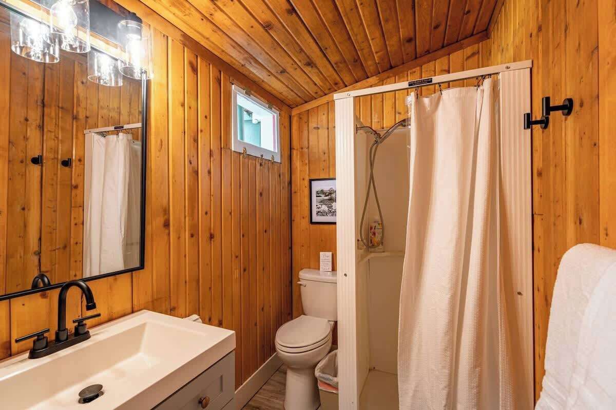 Shower, hair dryer, towels, shampoo