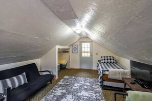 3 bedrooms, travel crib, WiFi, bed sheets - Cozy Rustic Mountain Retreat, Pet Friendly (McCall)