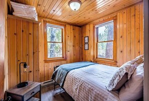 3 bedrooms, travel crib, WiFi, bed sheets