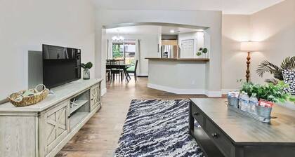Stunning Private Home with Hot Tub