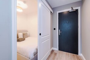 1 chambre, fer et planche à repasser, Wi-Fi, draps fournis