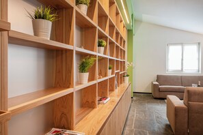 Family Apartment, City View | Living area