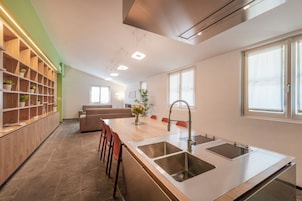 Apartamento família, 3 quartos, vista para a cidade | Cozinha privada | Máquina de café expresso, geladeira, micro-ondas, fogão