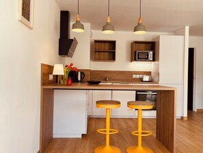 Appartement de Vacances- RDC- 4 Personnes | Privat køkken | Elkedel, brødrister, mikser, rengøringsmidler