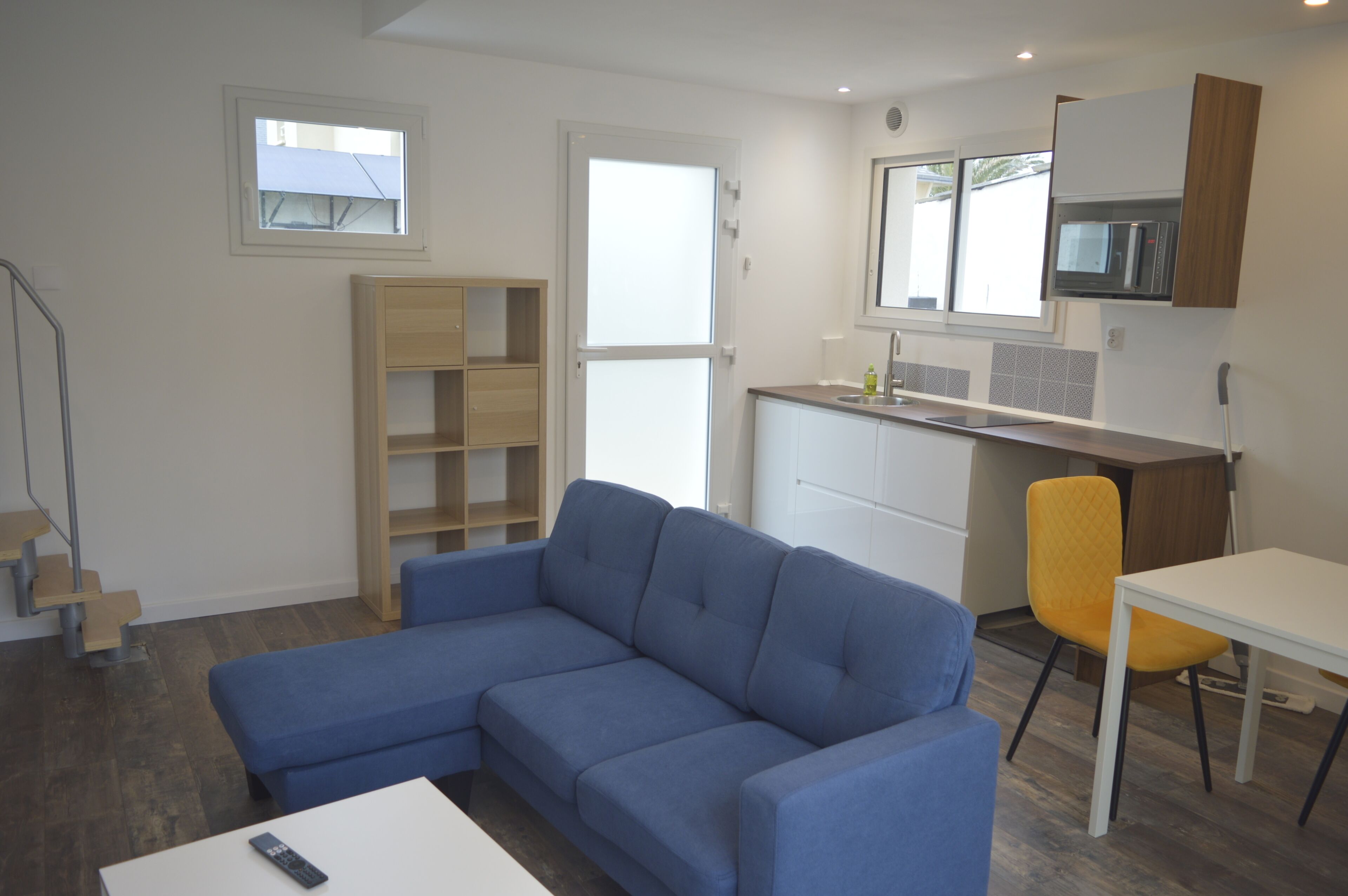 Superior House | Private kitchen | Full-size fridge, microwave, oven, stovetop