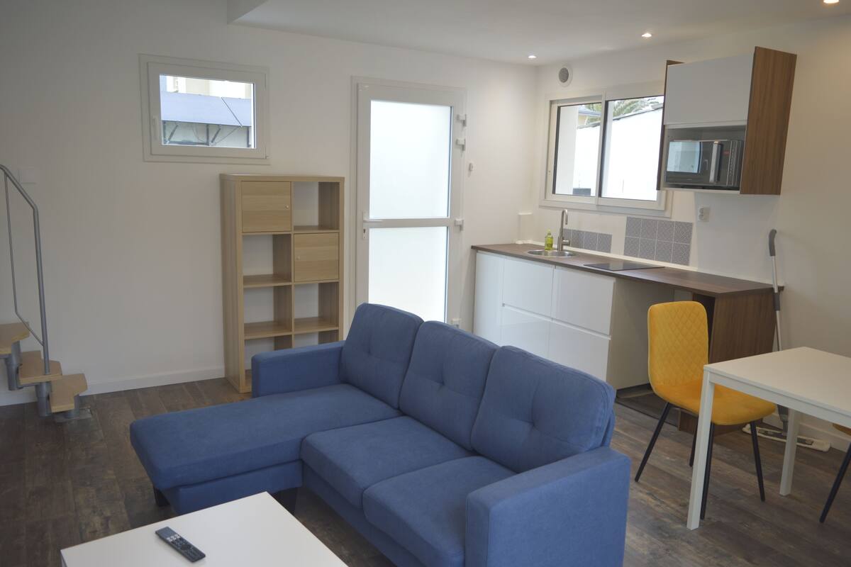 Superior House | Private kitchen | Full-size fridge, microwave, oven, stovetop