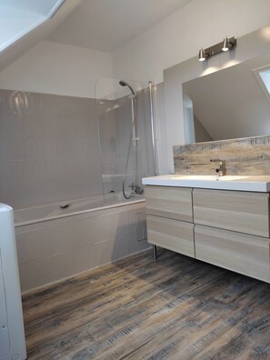 Economy Apartment, Garden Area | Bathroom