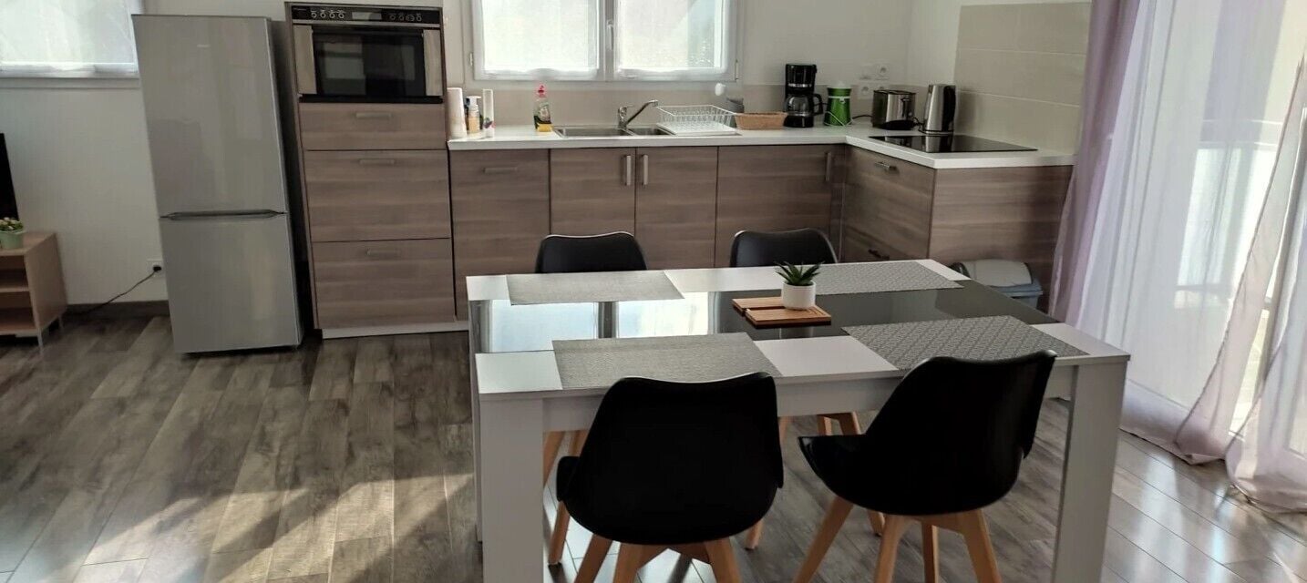 Appartement, balcon | Salle à manger