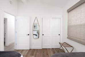 2 室のベッドルーム、アイロン / アイロン台、WiFi、ベッドシーツ