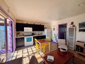 Coffee/tea maker, fridge, microwave, oven