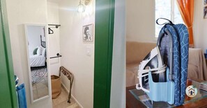 A room with a bed, a chair, a mirror, and a table with a blue bag. - Casita Frida – Near Balboa Park (San Diego)
