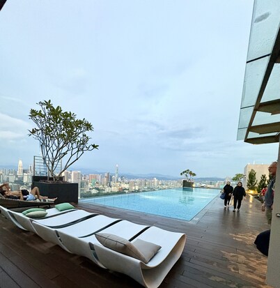 Riveria 4pax Brickfields KL Sentral Infinity Pool in Kuala Lumpur