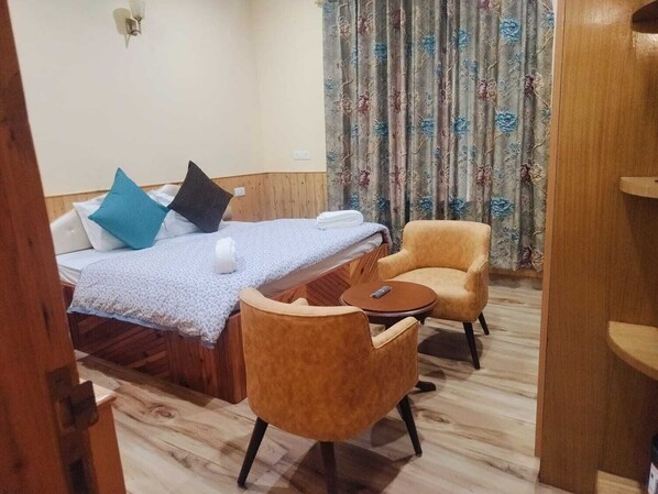 Luxury Single Room, Mountain View