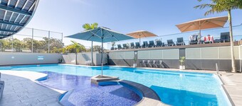 The Landmark 108, 61B Dowling St - air con, linen, pool, lift, views