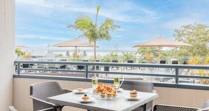 The Landmark 108, 61B Dowling St - air con, linen, pool, lift, views