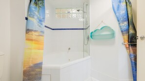 Hair dryer - The Landmark 108, 61B Dowling St - air con, linen, pool, lift, views (Nelson Bay)