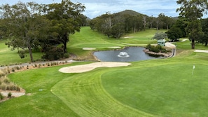 Golf - The Landmark 108, 61B Dowling St - air con, linen, pool, lift, views (Nelson Bay)