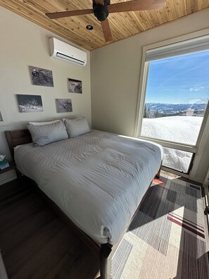 1 dormitorio, tabla de planchar con plancha, wifi y ropa de cama