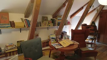 Shared Dormitory, 1 Bedroom | Living room