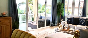 Beach front with Pool. Charming 4 bdrm Villa with AC / Patios &Blue Green Ocean