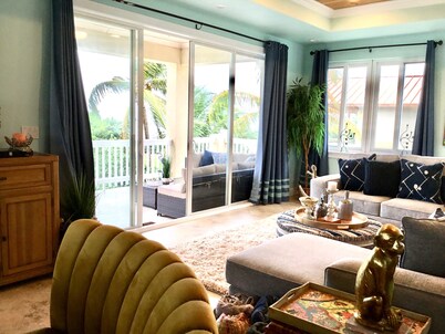 Beach front with Pool. Charming 4 bdrm Villa with AC / Patios &Blue Green Ocean
