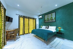 4 bedrooms, WiFi, bed sheets