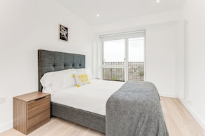 2 bedrooms, iron/ironing board, WiFi