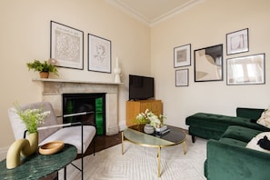 Apartment (2 Bedrooms) | Living area