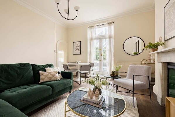 Apartment (2 Bedrooms) | Wohnbereich