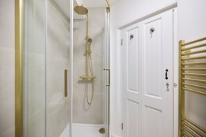 Apartment (2 Bedrooms) | Bathroom
