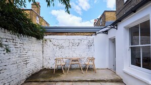 Courtyard - The Maida Hill Hideout - 2bdr Flat With Courtyard (London)