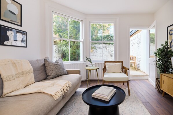 Apartment (2 Bedrooms) | Living area | 27-inch TV with cable channels