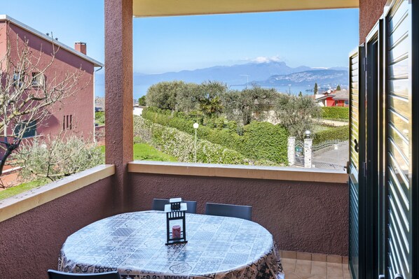 Outdoor dining - Regarda - Apartment Blue View 3 with lake view and pool (Bardolino)