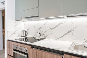 雪櫃、焗爐、爐具、洗碗機