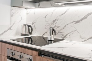 Kühlschrank, Ofen, Herdplatte, Geschirrspüler