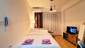 1 habitación, tabla de planchar con plancha, wifi y ropa de cama