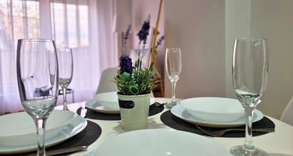 Modern & Stylish - Art Atelier Apartment