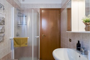 Shower, hair dryer, towels, toilet paper