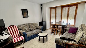 Departamento, 3 habitaciones, balcón, vista a la ciudad | Sala de estar